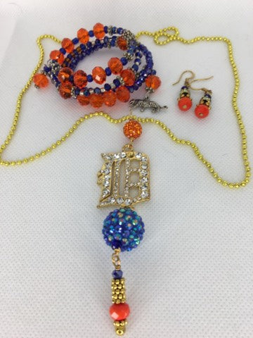 Old english Detroit tiger necklace set