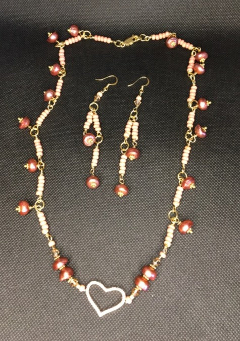 Queen B heart and peral beaded necklace set