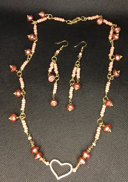 Queen B heart and peral beaded necklace set